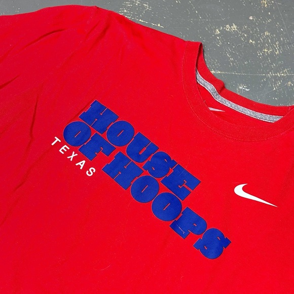 Nike House Of Hoops Texas Just Do It Short Sleeve Shirt Red XL Foot Locker - Picture 3 of 7